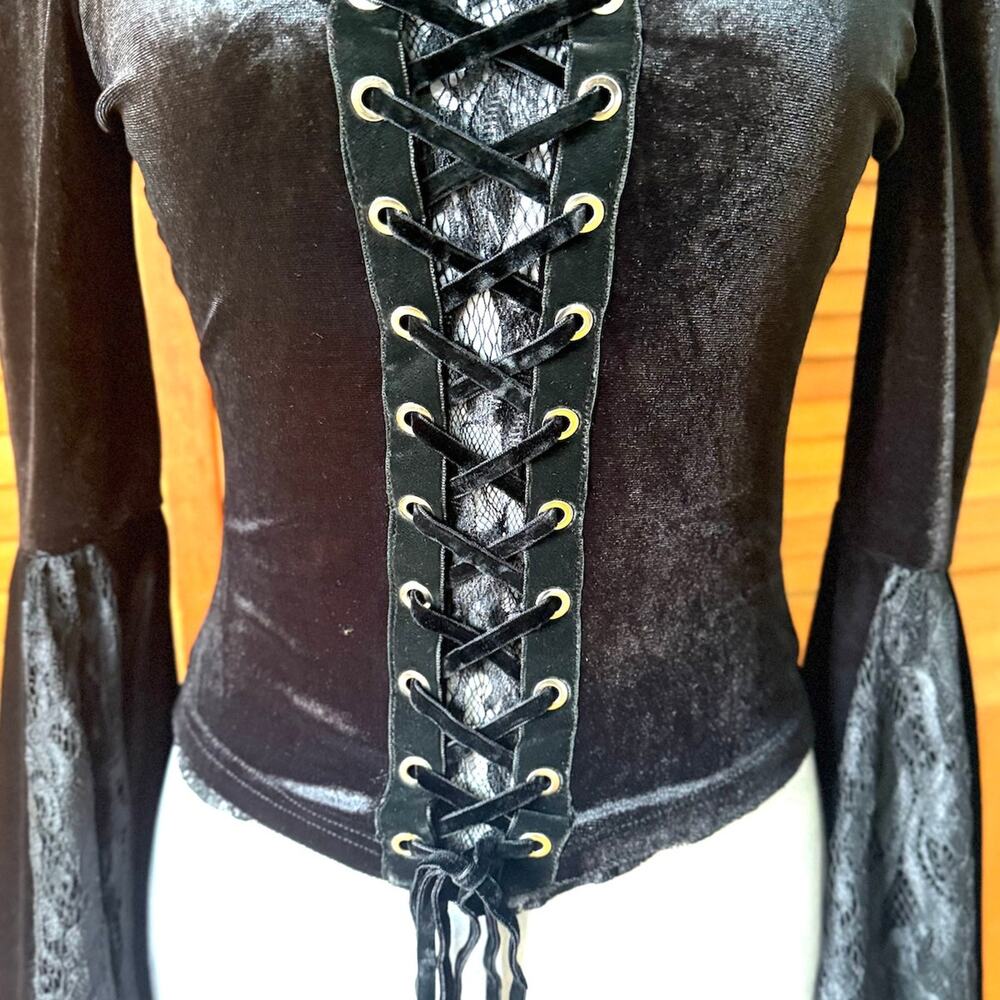 Dark in Love Victorian Vkei Velvet & Lace Belle Sleeve Lace-Up Front Top - Picture 4 of 14